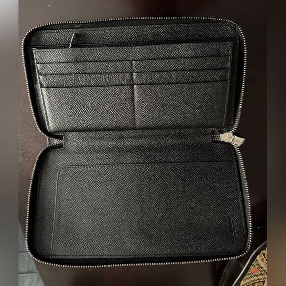 Dolce and Gabanna Black Leather Large Zip Wallet - Picture 3 of 8